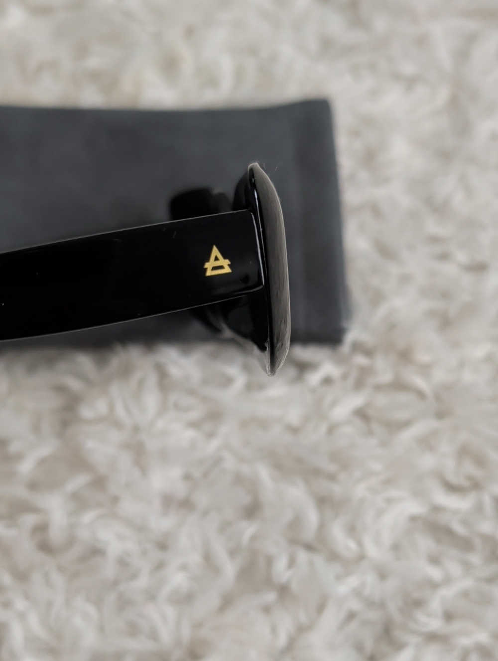 AIRE Black Rectangle Sunglasses- Sleek Modern Design - Picture 4 of 7